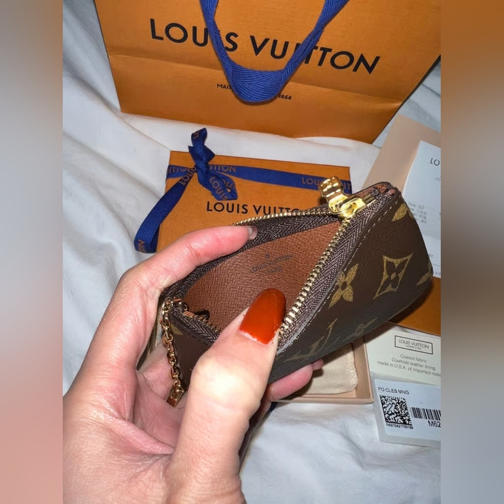 Louis Vuitton Key Pouch - Picture 6 of 7